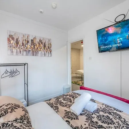 *f9gh* For Your Relaxed & Cosy + Free Parking + Free Fast Wifi * *