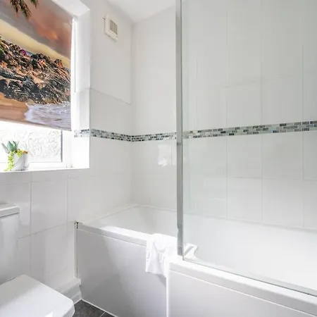 *f9gh* For Your Relaxed & Cosy + Free Parking + Free Fast Wifi * Leeds (West Yorkshire)
